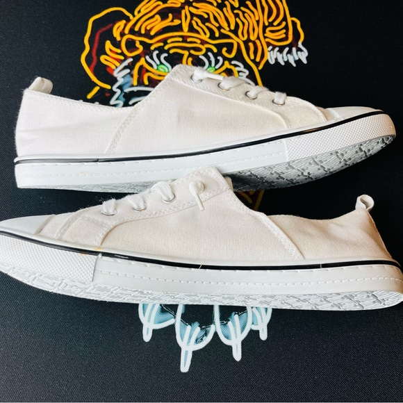 Maurices Women’s Classic Slip On Comfort White Walking Shoes Size 9.5M - Picture 4 of 7